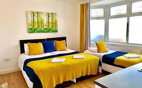 London Studio Apartments, Private Bathrooms And Parking